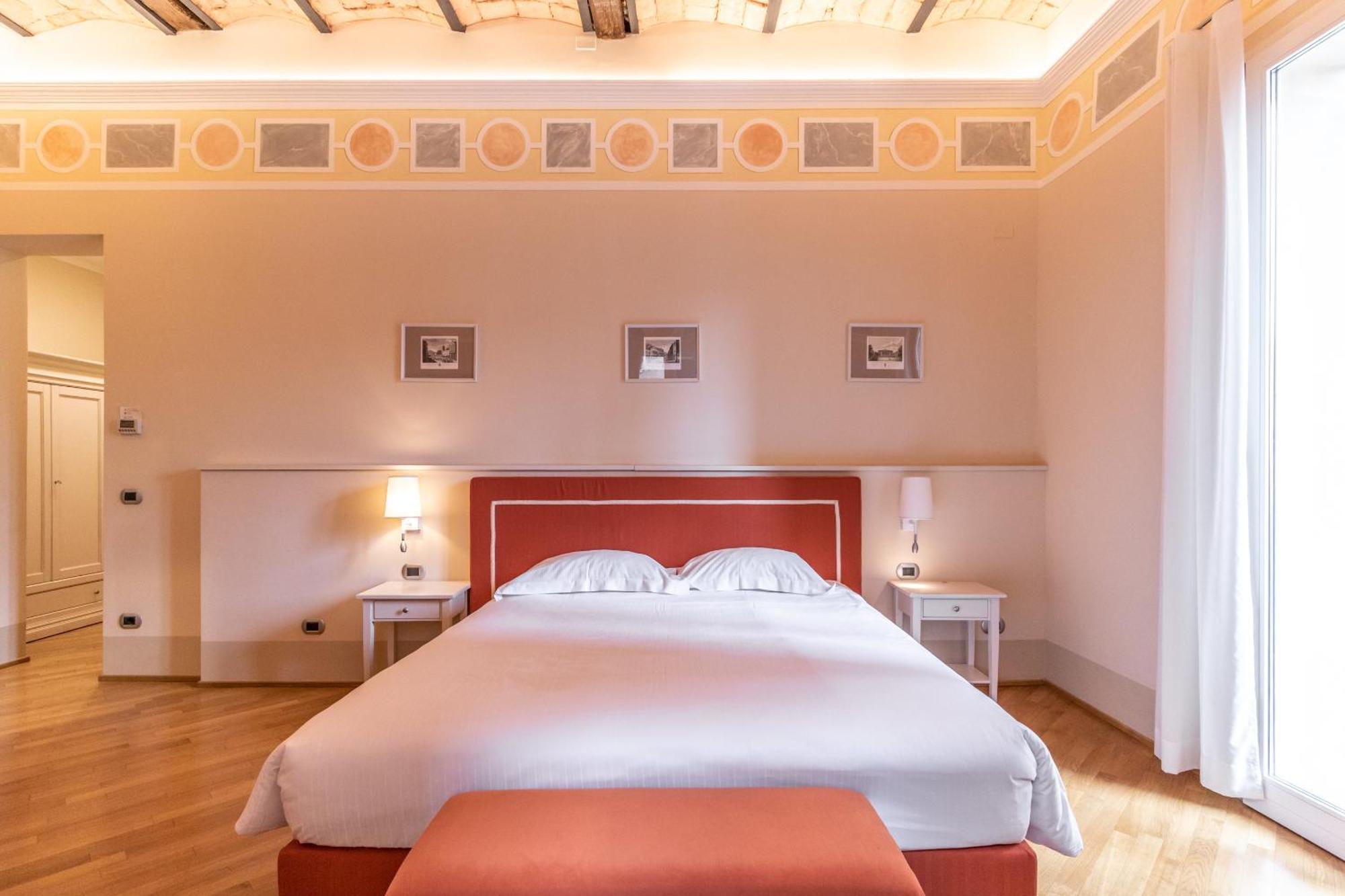 Casa Isolani Luxury Rooms Piazza Maggiore Bolonia Exterior foto