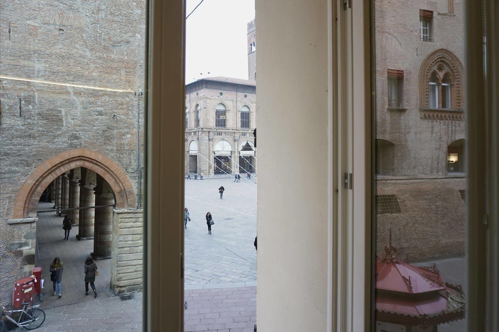 Casa Isolani Luxury Rooms Piazza Maggiore Bolonia Exterior foto