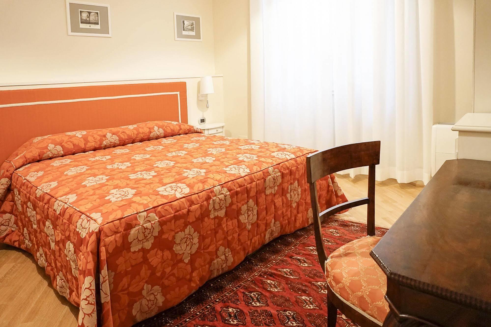 Casa Isolani Luxury Rooms Piazza Maggiore Bolonia Exterior foto