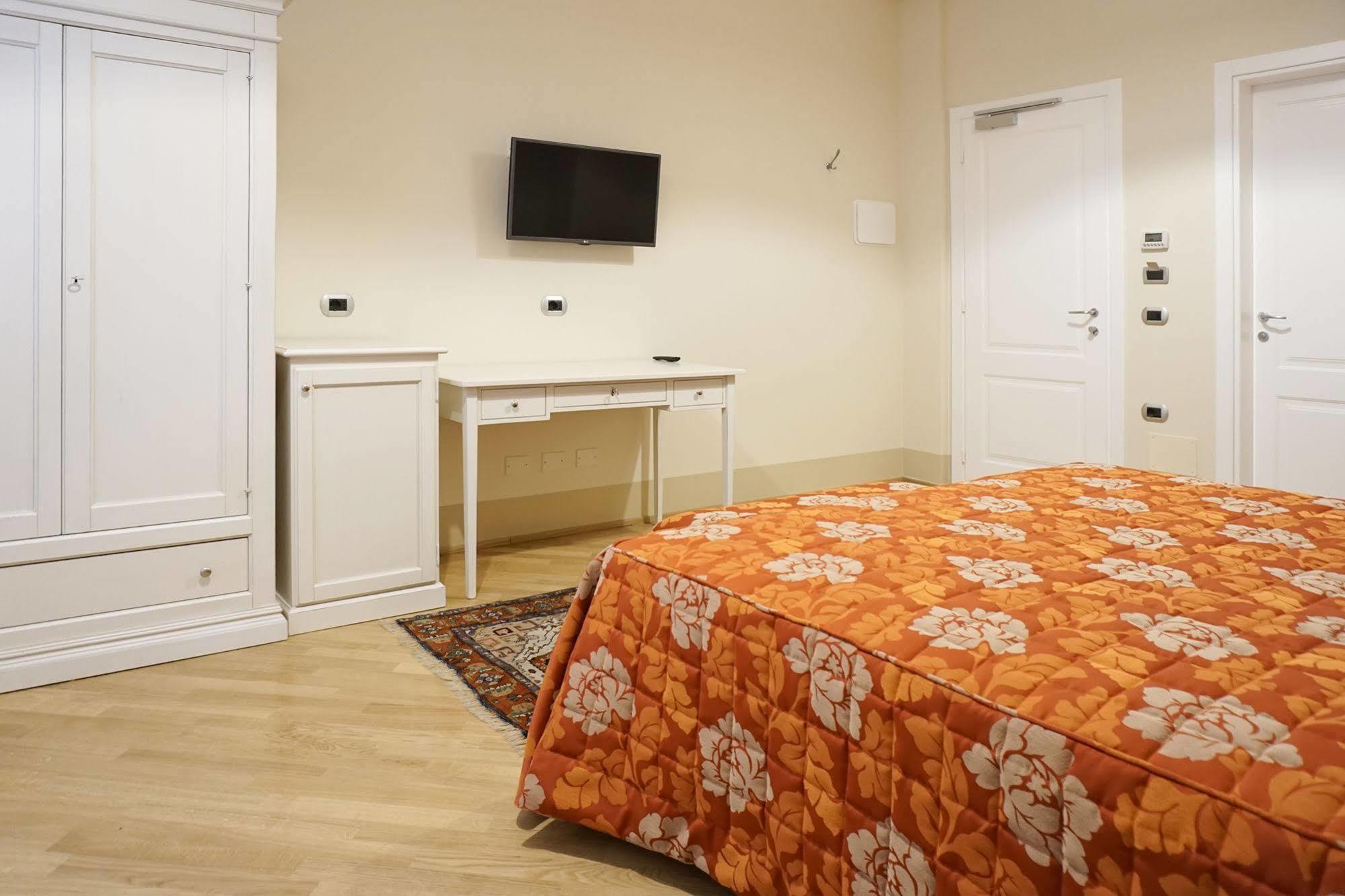 Casa Isolani Luxury Rooms Piazza Maggiore Bolonia Exterior foto